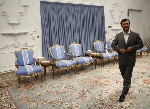 Prezydent Iranu Mahmud Ahmadineżad zapewnia, że nie brakuje dewiz na import