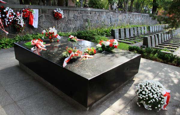 Zatrzymano podejrzanych o zbezczeszczenie mauzoleum Józefa Piłsudskiego