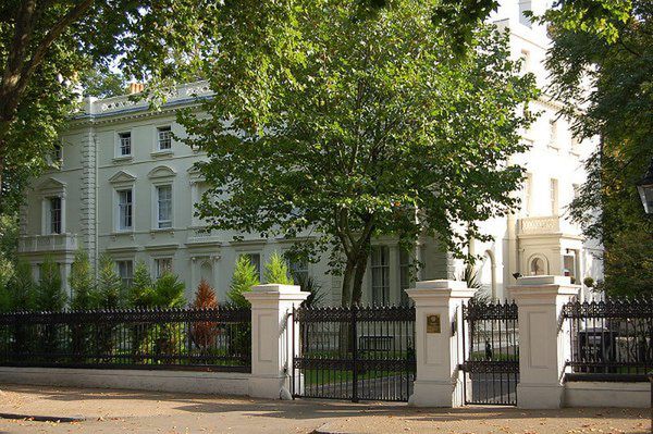 Ambasada rosyjska w Londynie oburzona atakiem zwolenników syryjskiej opozycji