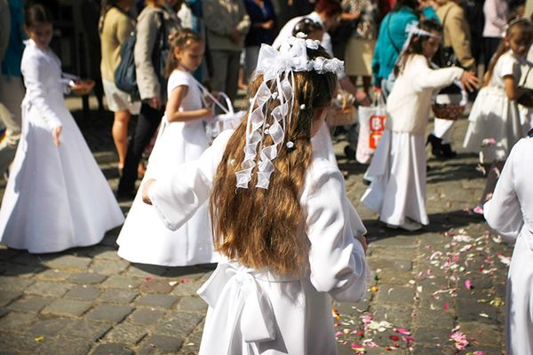 Kiedy posłać dziecko do Pierwszej Komunii Świętej? Abp Andrzej Dzięga: niech rodzice decydują