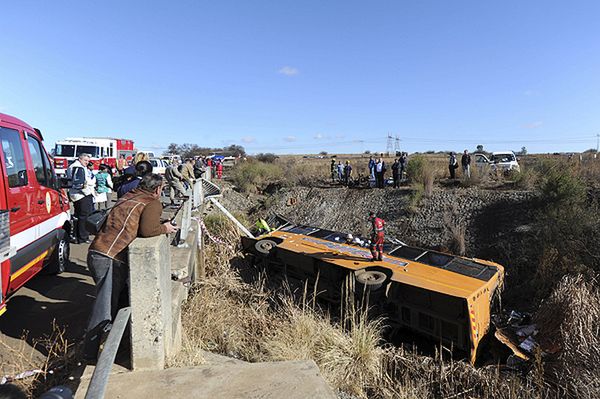 RPA: autokar spadł z wiaduktu; 19 osób nie żyje