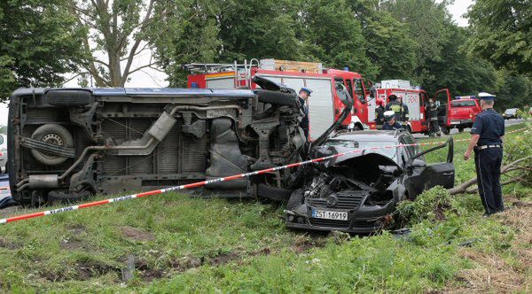 Wypadek busa z policjantami pod Słupskiem