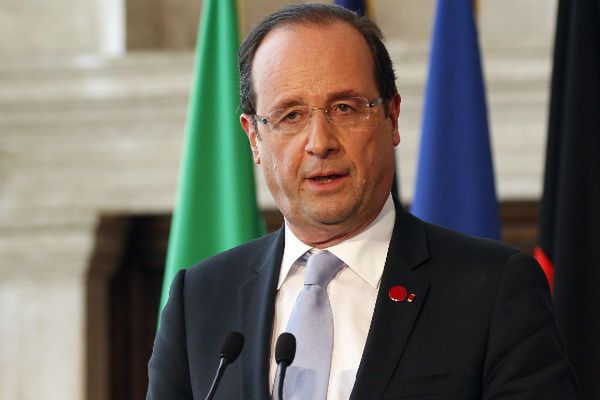 Francja: Sondaż: Francois Hollande lekko stracił na popularności