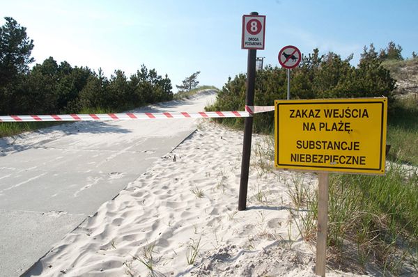 Plaża w Czołpinie, na której znaleziono niebezpieczną substancję, wciąż zamknięta dla turystów
