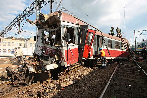Wszczęto śledztwo ws. katastrofy kolejowej w Ostrowie Wlkp.