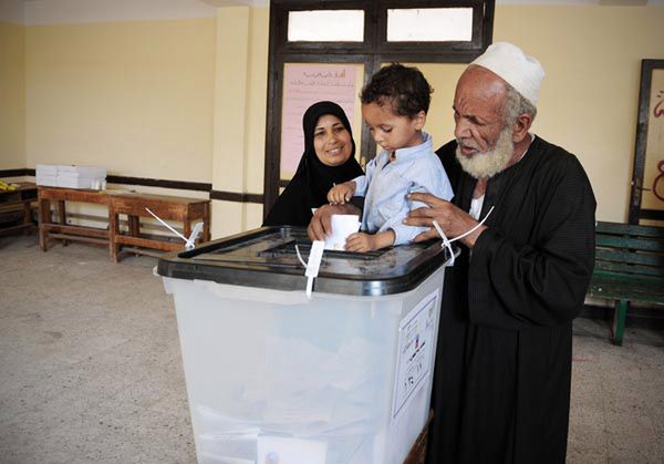 Egipcjanie drugi dzień wybierają prezydenta