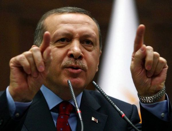 Premier Turcji Recep Tayyip Erdogan na przemian wyciąga rękę do pojednania i grozi przeciwnikom