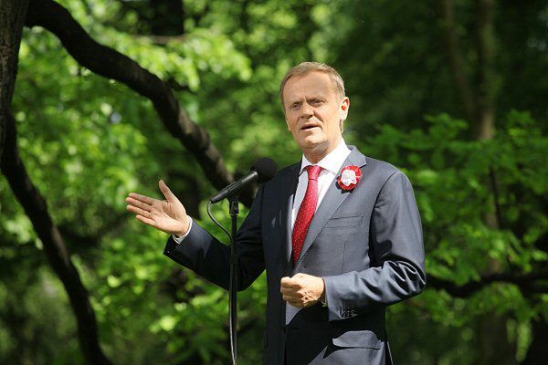 Donald Tusk: kibice nie tęsknią za politykami na meczach