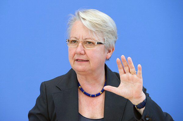 Niemiecka minister oświaty popełniła plagiat w pracy doktorskiej?