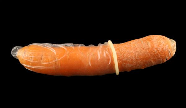 Prezerwatywa na marchewce oburzyła rodziców