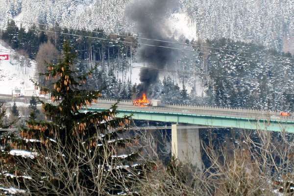 Pożar polskiej ciężarówki na przełęczy Brenner