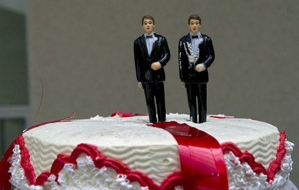 Sąd: pary homoseksualne mają prawo do życia rodzinnego