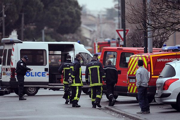 24-latek podejrzany o zamach w Tuluzie otoczony przez policję