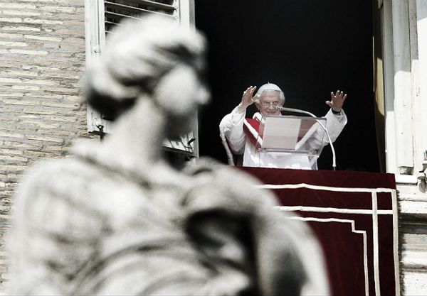Benedykt XVI modlił się za ofiary katastrofy kolejowej