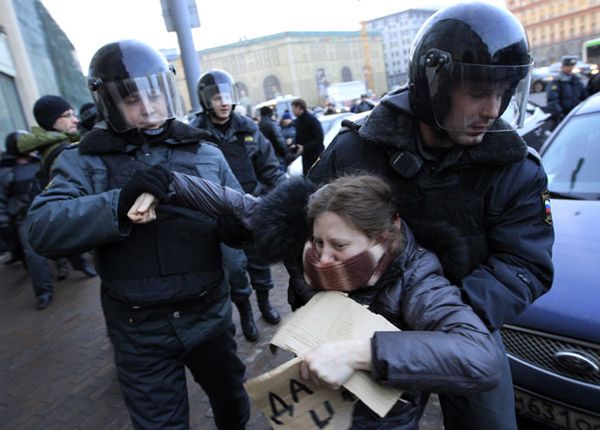 Policja brutalnie rozpędza protest w Moskwie