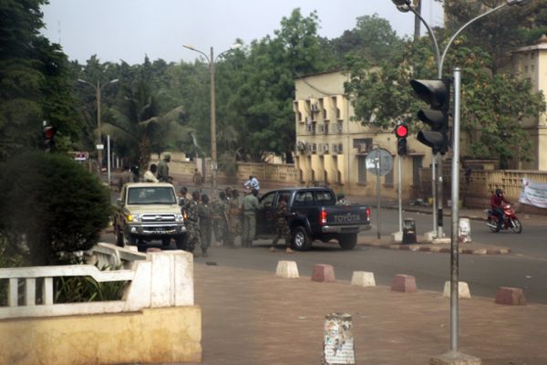 Żołnierze otoczyli pałac prezydenta Mali - słychać strzały