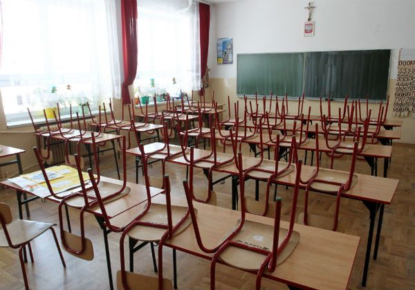 Silne mrozy w Polsce - odwołane zajęcia w szkołach