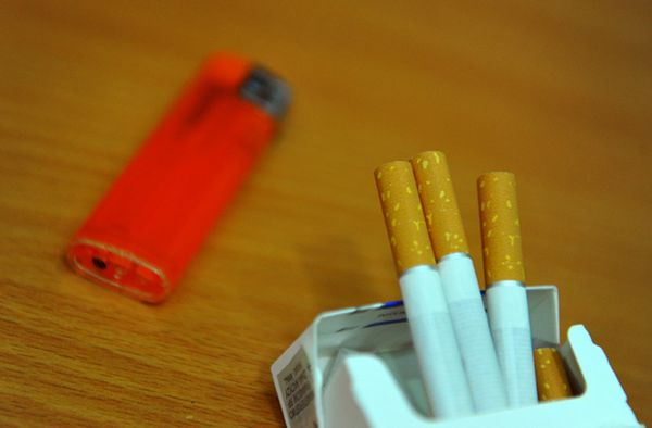 Wielka Brytania wprowadziła zakaz eksponowania papierosów w mniejszych sklepach
