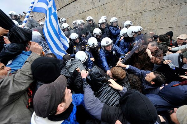 Grecy nie chcą oszczędności. Policja użyła gazu