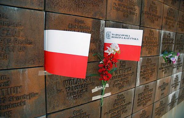 Reprezentacja Chorwacji odda hołd ofiarom komunizmu w Polsce