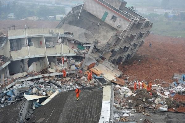 W Chinach 22 osoby zginęły wskutek zawalenia się kilku budynków
