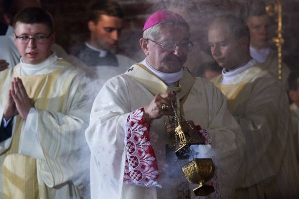 Apel abp Głódzia do Radia Maryja i Telewizji Trwam ws. ograniczenia handlu w niedziele