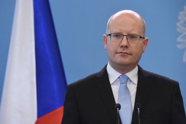 Premier Czech: odrzucamy i będziemy odrzucać kwoty rozdziału uchodźców