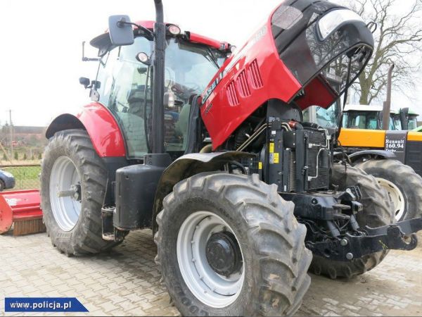 CBŚP rozbiło gang handlujący na terenie całej Polski kradzionymi traktorami