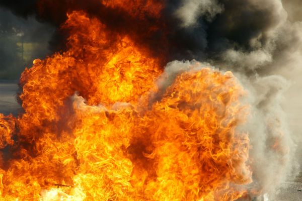 Walka z gigantycznym pożarem fabryki w Louisville