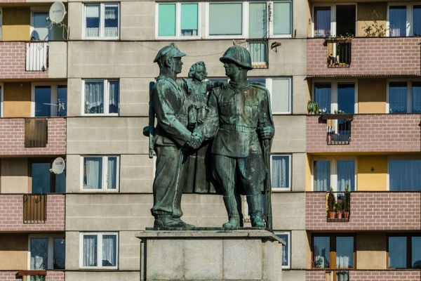Pomnik polsko-radzieckiej przyjaźni ma szansę zniknąć z centrum Legnicy