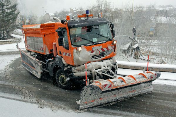 Śląskie drogi "tonęły" w śniegu. Trudne warunki dla kierowców