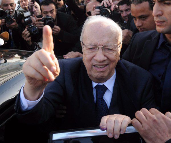 Bedżi Kaid Essebsi wygrał pierwszą turę wyborów prezydenckich w Tunezji