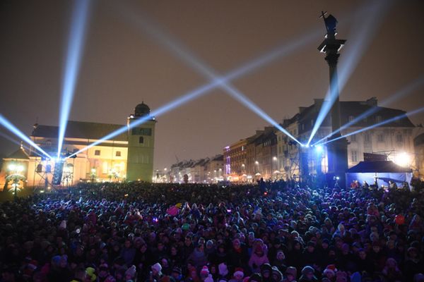 Świąteczna iluminacja w Warszawie. Tysiące osób na zabawie mikołajkowej