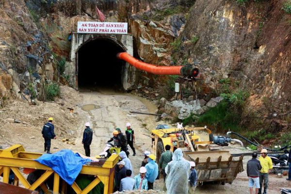 Akcja ratunkowa w Wietnamie: zawalił się tunel, 12 ludzi uwięzionych