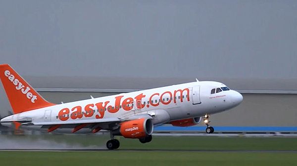 O włos od katastrofy w Amsterdamie. Wiatr przeszkodził w lądowaniu samolotu easyJet