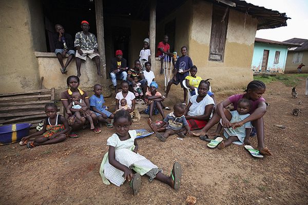 AP: kraje dotknięte epidemią eboli czują się porzucone przez Afrykę