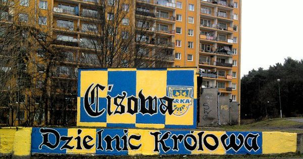 W Gdyni pobiło się 50 kibiców piłkarskich. "Bo zniszczyli nam mural"