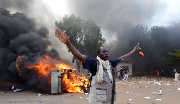 Burkina Faso: szturm na parlament przed kontrowersyjnym głosowaniem