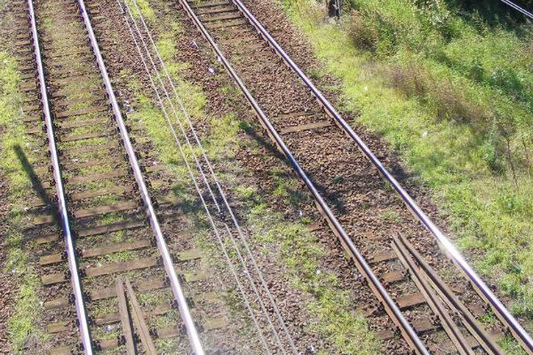 53-latek wpadł pod pociąg w Gołaszynie. Przechodził przez tory przy zamkniętych rogatkach