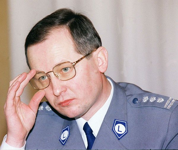 Prokuratura: gen. Marek Papała był przypadkową ofiarą złodziei samochodów