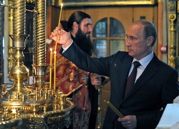 Władimir Putin zapalił świeczkę dla tych, "którzy ucierpieli broniąc ludzi z Noworosji"