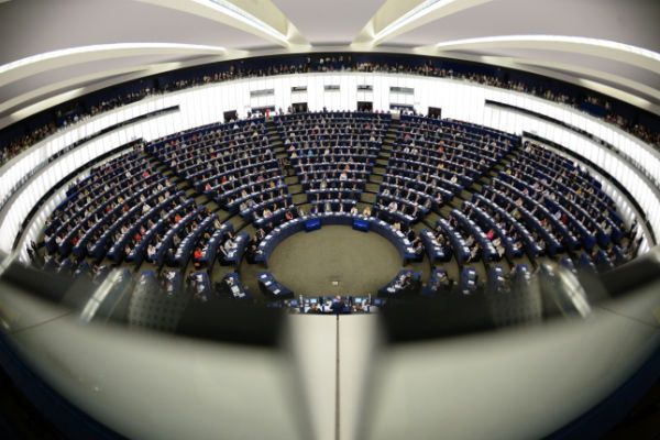 Europosłowie pozytywnie o dwojgu ostatnich komisarzach