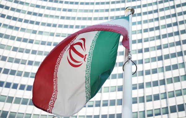 Iran: Chamenei wzywa do zwiększenia liczby wirówek do wzbogacania uranu