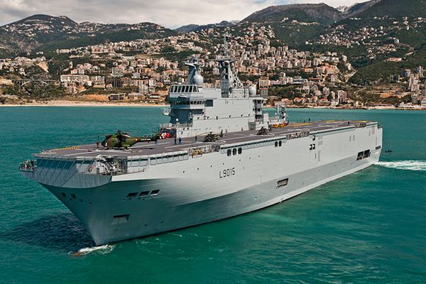 "Le Monde": Francja sprzeda Rosji okręty desantowe Mistral