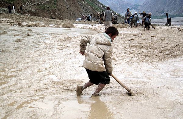 350 osób nie żyje po zejściu lawiny błotnej w Afganistanie