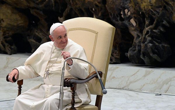 Papież wzywa do modlitwy w sprawie uczennic z Nigerii