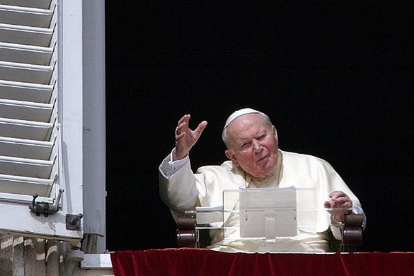 Kanonizacja dwóch różnych papieży