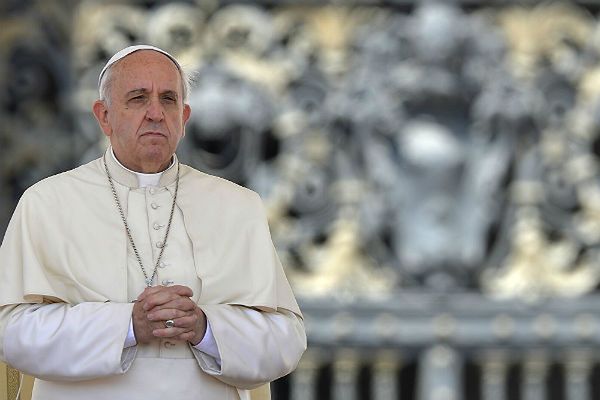 Papież: czyny pedofilii są jak czarne msze