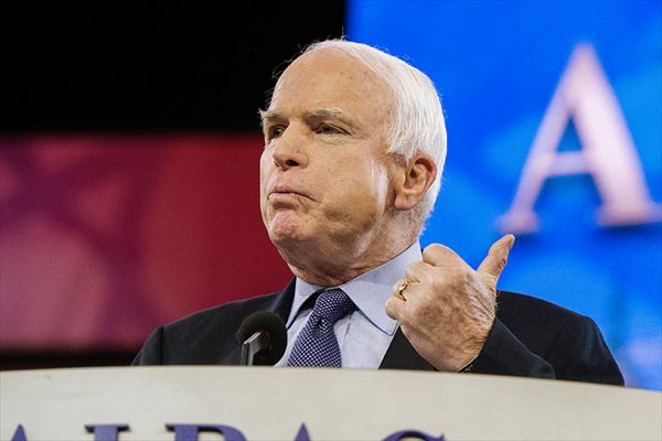Senator John McCain: po precedensie na Ukrainie Rosja może wkroczyć do Polski