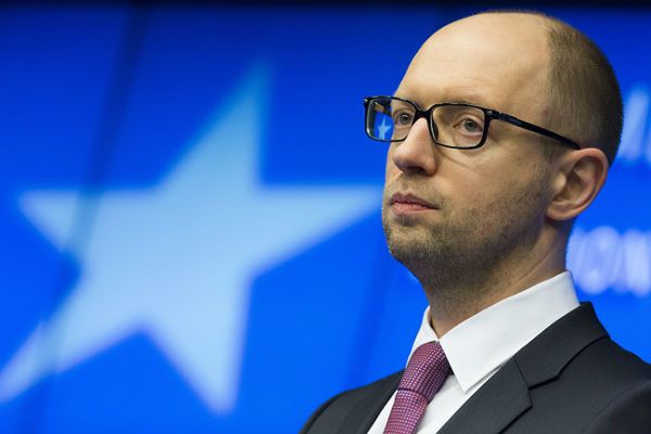 Arsenij Jaceniuk: nie oddamy Rosji ani centymetra naszej ziemi